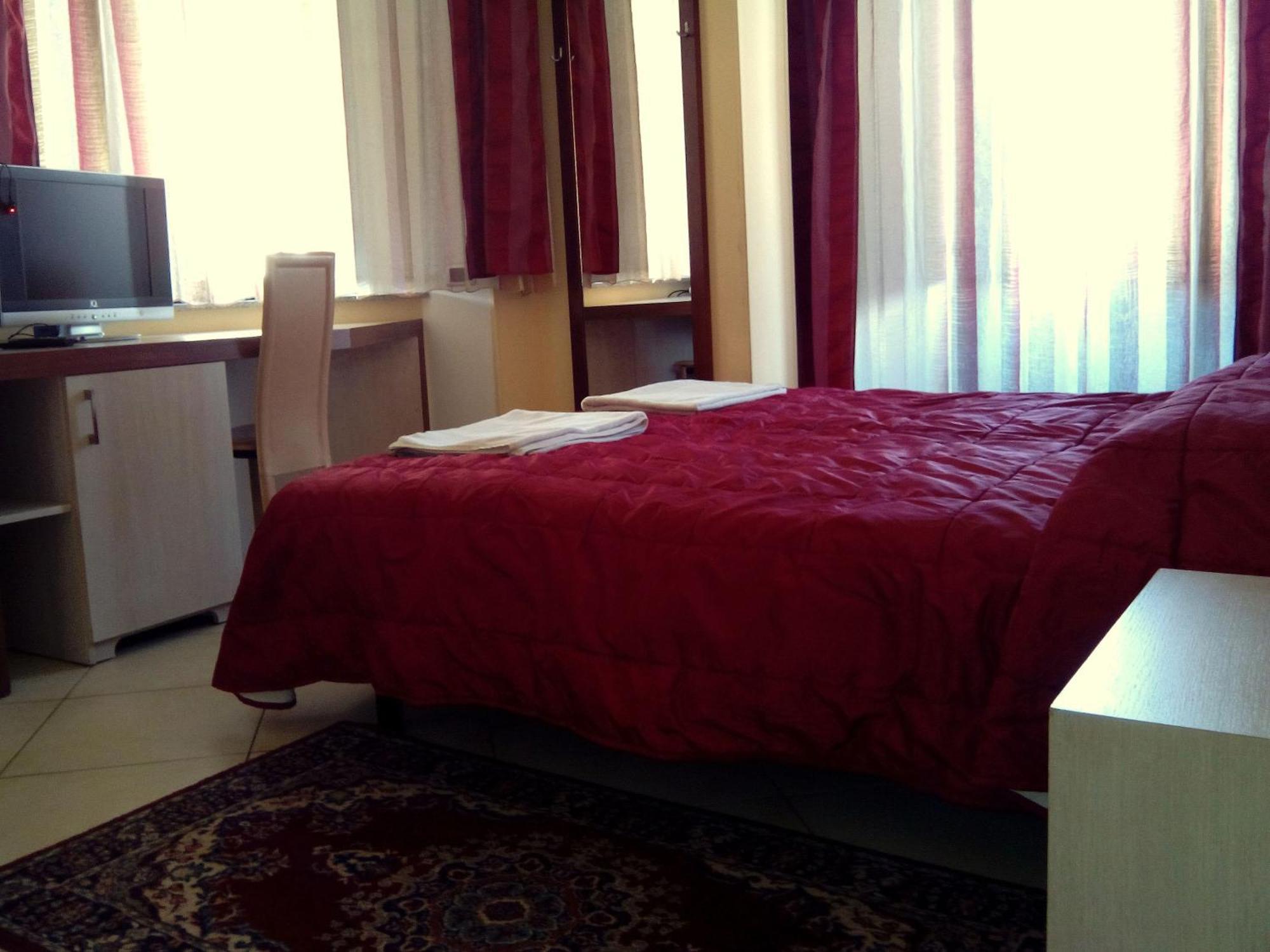 Hotel Conte Ruggero Serra San Bruno Habitación foto