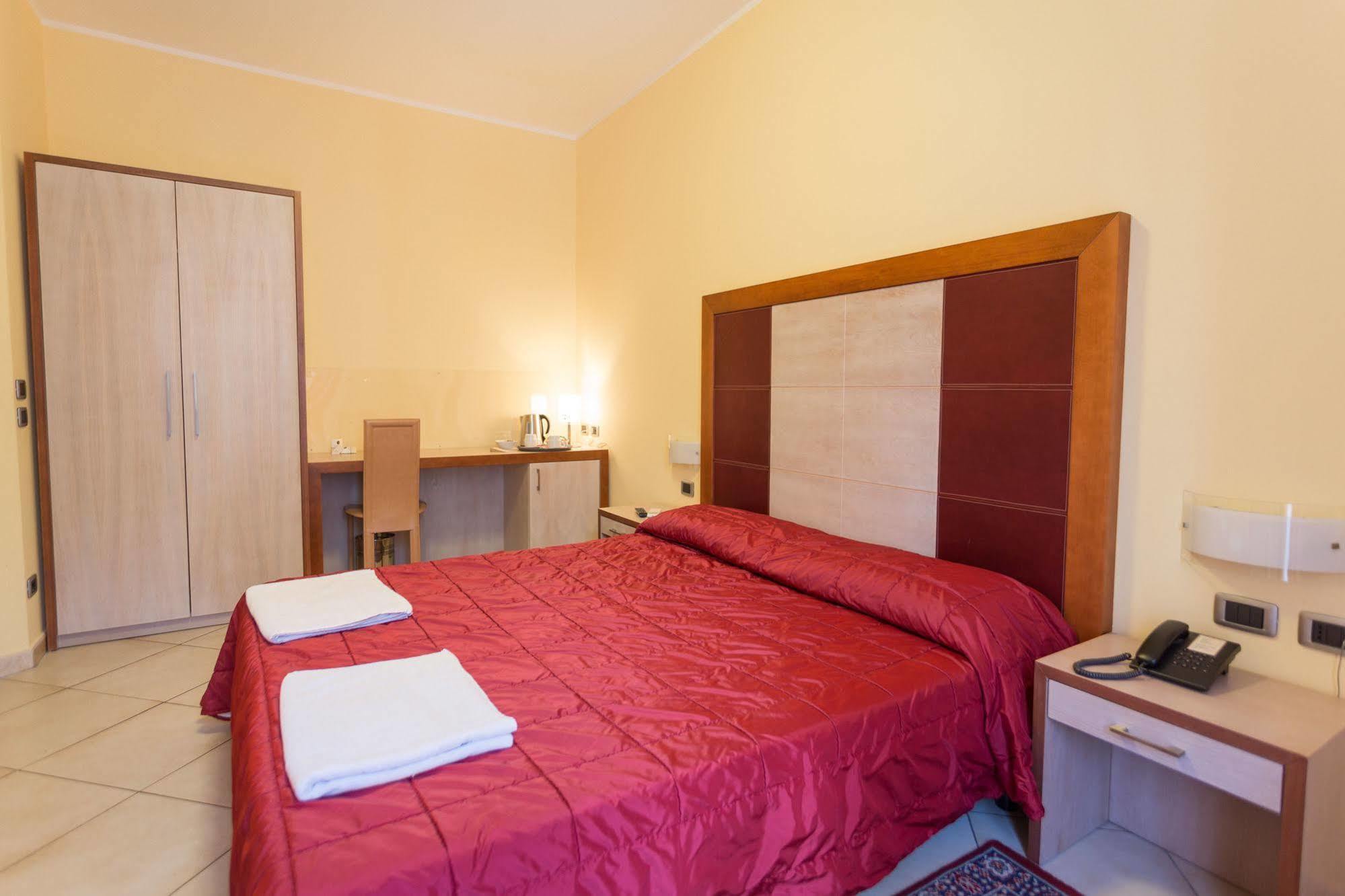 Hotel Conte Ruggero Serra San Bruno Exterior foto